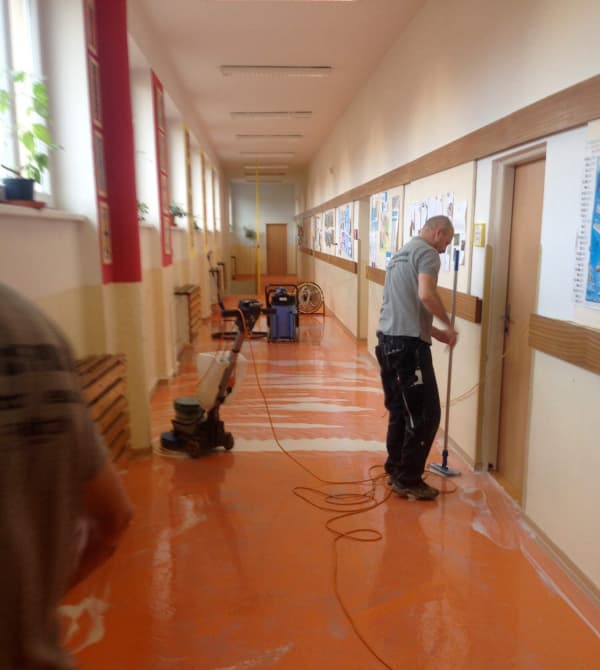 čištění školních prostorů